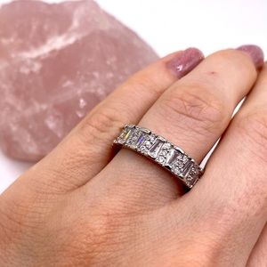 NEW Fashion Minimalistic Wedding Platinum Plated CZ Engagement Statement Ring